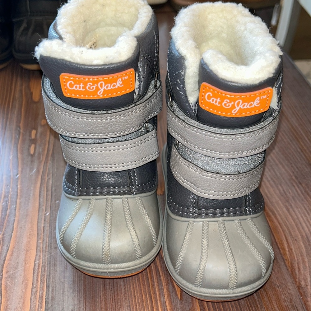 Cat and Jack winter boot